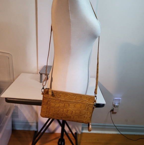 DANIER LEATHER CROCK PATTERN CLUTCH-Tan colour - Picture 3 of 7